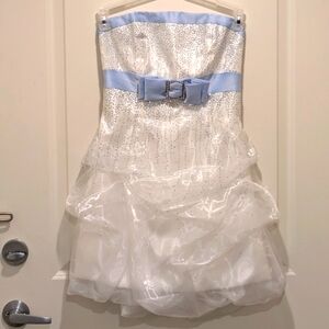 Y2K Jessica McClintock Gunne Sax 5 White and Blue Iridescent Sparkly Mini Dress